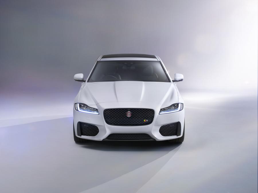 Jaguar XF S AWD 2015 года  (фото 7 из 43)